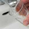 Wegen der derzeit geltenden Beschränkungen werden momentan viele Einrichtungen wie Hotels, Gaststätten, Sport- und Veranstaltungshallen, etc. nur wenig bis gar nicht benutzt. Das hat negative Auswirkungen auf das Trinkwasser.