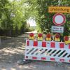 Arbeit und Protest: Bereits begonnen haben die Arbeiten im Alten Postweg in Asch. 