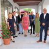 Freuen sich über die Eröffnung des neuen Ausstellungraums: (von links) Bürgermeisterin Margareta Böckh, Oberbürgermeister Manfred Schilder, (2. Reihe) Bürgermeister Dr. Hans-Martin Steiger, Sabine Rogg, Stabsstellenleiterin Stadtmarketing Alexandra Hartge, (3. Reihe), Kulturamtsleiter Dr. Hans-Wolfgang Bayer, Leiter des Stadtarchivs Christoph Engelhard und der Vorsitzende des Kuratoriums Memminger Freiheitspreis 1525 Herbert Müller.