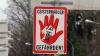 Die "Geisterradler gefährden"-Warnschilder in Memmingen werden umgehängt.