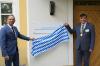 Bayerns Umwelt- und Verbraucherschutzminister Thorsten Glauber (links) und Buchloes Bürgermeister Robert Pöschl eröffnen die neue KBLV Dienstelle in Schwaben.