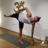 Yogalehrer Fabio Giaccone gibt Online-Yoga-Kurse. 
