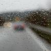 Ein 22-jähriger Autofahrer ist bei Oy-Mittelberg von der nassen Straße abgekommen. (Symbolbild)