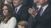 Herzogin Kate, Prinz George und Prinz William (r.) mit versteinerter Miene auf der Tribüne des Wembley-Stadiums beim Finalspiel England gegen Italien.