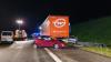 Beschädigte Fahrzeuge stehen an der Unfallstelle. Ein Pferd hat einen Unfall mit drei Fahrzeugen auf der Autobahn 3 im Landkreis Regensburg ausgelöst und ist anschließen gestorben.