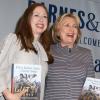 Chelsea (l.) und Hillary Clinton 2019 bei der Vorstellung ihres gemeinsamen Buches "The Book of Gutsy Women". 