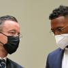 Jérôme Boateng mit seinem Anwalt bei Prozessauftakt.