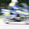 Am Freitagnachmittag fahndete die Polizei in Bad Wörishofen nach einem 20 bis 30 Jahre alten Mann. Der unbekannte soll sich zuvor vor einer 79-jährigen Friedhofsbesucherin entblößt haben. (Symbolbild)