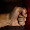 Vermummte Jugendliche sollen einen 24-Jährigen in Friedrichshafen angegriffen haben. (Symbolbild)