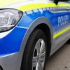 In Illertissen hat am Samstagabend ein 78-jähriger Mann nach einem Termin bei der Polizei einen Streifenwagen angefahren.  (Symbolbild).