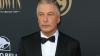 Alec Baldwin hat bei einem tödlichen Unfall die Kamerafrau Halyna Hutchins erschossen.