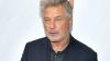 Alec Baldwin äußert sich zu möglichen Sicherheitsvorkehrungen rund um Schusswaffen an Filmsets.