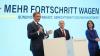 Christian Lindner, Parteivorsitzender der FDP (l-r), Olaf Scholz, SPD-Kanzlerkandidat und geschäftsführender Bundesfinanzminister und Annalena Baerbock, Bundesvorsitzende von Bündnis 90/Die Grünen stellen auf einer Pressekonferenz den gemeinsamen Koalitionsvertrag der Ampel-Parteien von SPD, Bündnis 90/Die Grünen und FDP für die künftige Bundesregierung vor.