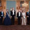 Gala-Dinner in Schweden (v.l.): Prinzessin Sofia und Prinz Carl Philip, Königin Letizia und König Felipe, König Carl Gustaf und Königin Silvia sowie Prinz Daniel und Kronprinzessin Victoria.