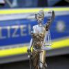 Ab dem 9. Dezember muss sich ein 52-Jähriger wegen Mordes vor dem Landgericht Memmingen verantworten. (Symbolbild)