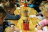 Durch ein neues Projekt können Kinder und Senioren gemeinsam unter einem Dach leben und sich gegenseitig helfen. (Symbolbild)