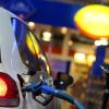 Wegen zu lauter Motorengeräusche gerieten ein Memminger und ein 18-jähriger Autofahrer an einer Tankstelle in Memmingen in Streit. (Symbolbild)