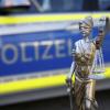 Weil er seine Halbschwester vergewaltigt haben soll, steht ein 25-jähriger Mann in Memmingen vor Gericht.  (Symbolbild)