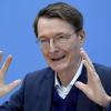 Karl Lauterbach rechnet mit hundertausenden Neuinfektionen am Tag in Deutschland. Das sagte der Bundesgesundheitsminister in der ZDF-Sendung "Markus Lanz". (Symbolbild)