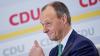 Friedrich Merz, künftiger CDU- Bundesvorsitzender, schaut zu seinen Mitarbeitern hoch und hebt den Daumen beim Bundesparteitag der CDU im Konrad-Adenauer-Haus. Beim 34. Parteitag der CDU wurde Merz als neuer Bundesvorsitzender gewählt. Pandemiebedingt findet der Parteitag rein digital statt. Das Ergebnis der Wahl muss daher noch per Briefwahl bestätigt werden.