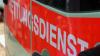 Bei Bregenz ist am Sonntagabend ein Autofahrer gegen einen Baum geprallt. Der Mann musste im Anschluss in ein Krankenhaus gebracht werden. (Symbolibild)