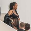 Rihanna in Dessous bei der Paris Fashion Week.