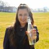 Anna Neumann aus Kaufbeuren unternimmt als Teil des Projekts "Glassic" etwas gegen die Plastiküberflutung auf der Welt.