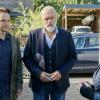 "Der Alte - Tod am Kliff": Nachdem ihre Tochter mit ihrem Wagen von einem Tatort geflüchtet ist, steht Sonja Friedrich (Annika Kuhl) nun den Kommissaren Tom Kupfer (Ludwig Blochberger) und Ri