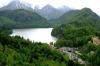 Am Alpsee in Hohenschwangau ist ein kurzzeitig verschwundener siebenjähriger Bub unversehrt von der Polizei wiedergefunden worden. (Symbolbild) 