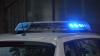 Bei Blaulichtfahrt: Streifenwagen der Polizeiinspektion prallt gegen Randstein und muss abgeschleppt werden. (Symbolbild)