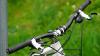 Als sie eine Personengruppe überholen wollte, stürzte eine 67-jährige E-Bike-Fahrerin in Biberach. Sie wurde mit schweren Verletzungen ins Krankenhaus eingeliefert (Symbolbild). 