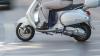 Eine 29-jährige Autofahrerin hatte einem Rollerfahrer die Vorfahrt genommen und ist mit ihm zusammengestoßen, dabei verletzte sich der 55-Jährige schwer. (Symbolbild)