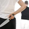 Eine Frau hat ihren Freund am Samstagabend in einem Hotel in Halblech mit einem Messer angegriffen. Der 35-Jährige wurde leicht verletzt ins Krankenhaus gebracht. (Symbolbild)