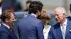 Justin Trudeau begrüßt Prinz Charles (r.) und Herzogin Camilla in St. John’s.