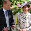 Prinz William und Herzogin Kate haben Spaß auf der Pferderennbahn.