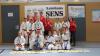 Das Kemptener Karate-Team beim Schwaben Cup: (hinten v.l.) Betreuerin Katharina Morgenstern, Betreuer Noah Füssinger, Lorenz Bechteler, Trainerin Sarah Hehl, Mia Morgenstern, Serena Teiber, Trainerin Melanie Weidle, (Mitte v.l.) Hannes Wimmer, Domenik Canci, Theo Zanker, (vorne v.l.) Moritz Wimmer, Jonah Grillinger, Fabienne Canci, Elena Pampu und Melina Mohr.    