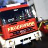 Während der Fahrt ist auf der A96 bei Kammlach ein Kleintransporter in Flammen aufgegangen. Der Fahrer konnte den Wagen noch auf einen Parkplatz abstellen und sich in Sicherheit bringen. Bei dem Brand entstand ein Schaden von knapp 50.000 Euro.  (Symbolbild)