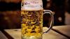 Auf dem Stadtfest in Sonthofen hat ein 17-jähriger Mann bei einem Streit einen 22-Jährigen geschlagen und mit einem Bierkrug verletzt. Den jungen Mann erwarten nun mehrere Anzeigen. (Symbolbild)