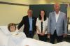 Von links nach rechts: Übungspuppe Luisa, Schulleiter Fridolin Bruckner M.Sc., Lehrassistentin Jana Schneider, Vorsitzender des Fördervereins Prof. Dr. Rainer Burghard

