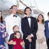 Noch sind sie fast alle Prinzen und Prinzessinnen (v.l.): Marie, Joachim, Henrik, Athena, Nikolai, Gräfin Alexandra und Felix - das Foto entstand anlässlich des 18. Geburtsages von Prinz Niko