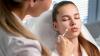 Botox und Hyaluronsäure sind nach wie vor beliebte Anti-Aging-Mittel.