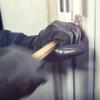 Am Mittwoch und Donnerstag sind zwei unbekannte Täter in eine Wohnung und ein Geschäft in Kempten eingebrochen. Dabei machten die Einbrecher über 1.000 Euro Beute und verursachten einen Schaden von insgesamt 4.000 Euro.  (Symbolbild)