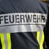 Ein Autofahrer hat in Lindenberg beinahe einen Feuerwehrmann angefahren. Der Mann hatte eine Absperrung wegen eines Unfalls ignoriert. Der Feuerwehrmann konnte gerade noch zur Seite springen um einen Zusammenstoß zu verhindern. (Symbolbild)
