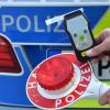 In Waldstetten und Neu-Ulm hat die Polizei mehrere betrunkene Verkehrsteilnehmer erwischt. Ein Mann ist in Waldstetten sogar betrunken zur Arbeit gefahren. (Symbolbild)