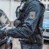 Auf der A96 haben Bundespolizisten drei Männer mit Diebesgut erwischt. Bei einer Kontrolle entdeckten die Beamten unter anderem ein gestohlen gemeldetes Fahrrad, einen E-Scooter, sowie Markenware. Gegen die drei Rumänen läuft jetzt ein Strafverfahren wegen bandenmäßigen Diebstahls. (Symbolbild)