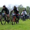Die Bierzeltgarnituren im Start-Ziel-Bereich des Auerberg-Mountainbike-Marathons in Kaufbeuren blieben zusammengeklappt. An ein gemütliches Beisammensein war am Sonntag wahrlich nicht zu denken. Unaufhörlich tröpfelte es vom Himmel, mal weniger stark, meist aber in beachtlichem Ausmaß. „Wir sind froh, dass das Rennen überhaupt stattfinden konnte“, sagte Organisator Sascha Braun angesichts der bescheidenen Witterungsbedingungen. Rund 470 Anmeldungen hatte er bis zum Sonntagmorgen entgegengenommen, knapp 300 Finisher waren es letztlich. Eine sehr erfreuliche Anzahl, wie er sagte.

Mehr über das Thema erfahren Sie in der Montagsausgabe der Allgäuer Zeitung, Ausgabe Kaufbeuren, vom 13.05.2019.

Die Allgäuer Zeitung und ihre Heimatzeitungen erhalten Sie
in den jeweiligen AZ Service-Centern
im Abonnement
oder digital als e-Paper
