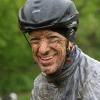 Die Bierzeltgarnituren im Start-Ziel-Bereich des Auerberg-Mountainbike-Marathons in Kaufbeuren blieben zusammengeklappt. An ein gemütliches Beisammensein war am Sonntag wahrlich nicht zu denken. Unaufhörlich tröpfelte es vom Himmel, mal weniger stark, meist aber in beachtlichem Ausmaß. „Wir sind froh, dass das Rennen überhaupt stattfinden konnte“, sagte Organisator Sascha Braun angesichts der bescheidenen Witterungsbedingungen. Rund 470 Anmeldungen hatte er bis zum Sonntagmorgen entgegengenommen, knapp 300 Finisher waren es letztlich. Eine sehr erfreuliche Anzahl, wie er sagte.

Mehr über das Thema erfahren Sie in der Montagsausgabe der Allgäuer Zeitung, Ausgabe Kaufbeuren, vom 13.05.2019.

Die Allgäuer Zeitung und ihre Heimatzeitungen erhalten Sie
in den jeweiligen AZ Service-Centern
im Abonnement
oder digital als e-Paper