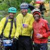 Die Bierzeltgarnituren im Start-Ziel-Bereich des Auerberg-Mountainbike-Marathons in Kaufbeuren blieben zusammengeklappt. An ein gemütliches Beisammensein war am Sonntag wahrlich nicht zu denken. Unaufhörlich tröpfelte es vom Himmel, mal weniger stark, meist aber in beachtlichem Ausmaß. „Wir sind froh, dass das Rennen überhaupt stattfinden konnte“, sagte Organisator Sascha Braun angesichts der bescheidenen Witterungsbedingungen. Rund 470 Anmeldungen hatte er bis zum Sonntagmorgen entgegengenommen, knapp 300 Finisher waren es letztlich. Eine sehr erfreuliche Anzahl, wie er sagte.

Mehr über das Thema erfahren Sie in der Montagsausgabe der Allgäuer Zeitung, Ausgabe Kaufbeuren, vom 13.05.2019.

Die Allgäuer Zeitung und ihre Heimatzeitungen erhalten Sie
in den jeweiligen AZ Service-Centern
im Abonnement
oder digital als e-Paper