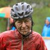 Die Bierzeltgarnituren im Start-Ziel-Bereich des Auerberg-Mountainbike-Marathons in Kaufbeuren blieben zusammengeklappt. An ein gemütliches Beisammensein war am Sonntag wahrlich nicht zu denken. Unaufhörlich tröpfelte es vom Himmel, mal weniger stark, meist aber in beachtlichem Ausmaß. „Wir sind froh, dass das Rennen überhaupt stattfinden konnte“, sagte Organisator Sascha Braun angesichts der bescheidenen Witterungsbedingungen. Rund 470 Anmeldungen hatte er bis zum Sonntagmorgen entgegengenommen, knapp 300 Finisher waren es letztlich. Eine sehr erfreuliche Anzahl, wie er sagte.

Mehr über das Thema erfahren Sie in der Montagsausgabe der Allgäuer Zeitung, Ausgabe Kaufbeuren, vom 13.05.2019.

Die Allgäuer Zeitung und ihre Heimatzeitungen erhalten Sie
in den jeweiligen AZ Service-Centern
im Abonnement
oder digital als e-Paper