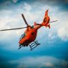 Mit schweren Verletzungen an den Fingern musste der Rettungshubschrauber einen 58-Jährigen zur ärztlichen Behandlung in eine Klinik fliegen. (Symbolfoto)